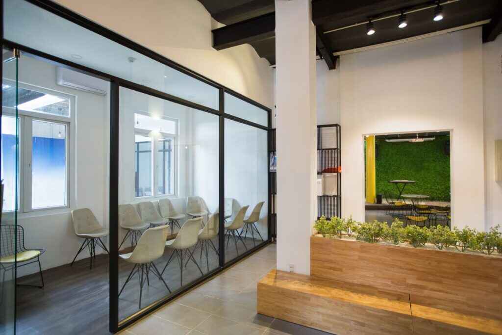 nobody-office-lobby-with-wooden-bench