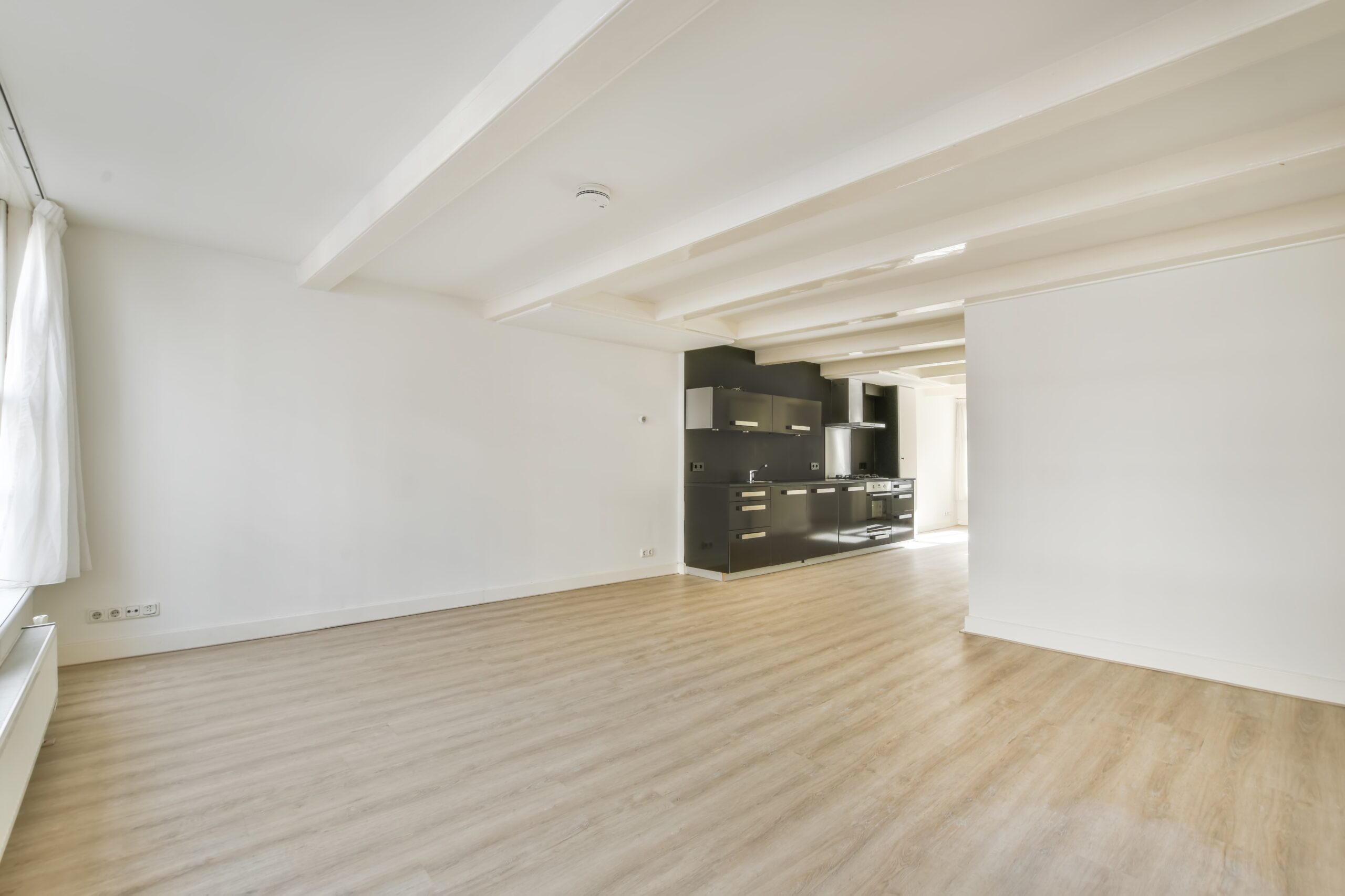 interior-bright-empty-room-kitchen